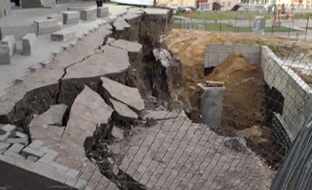 В Хмельницком под домом образовался провал - фото, видео В Хмельницком под домом образовался провал - фото, видео