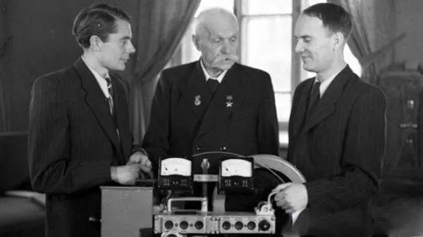 Борис Патон з братом і батьком Борис Патон з братом і батьком