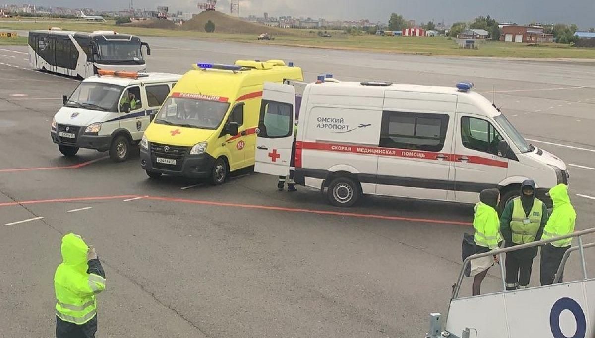 Навальному стало плохо уже в туалете самолета: пассажирка рассказала новые детали Навальному стало плохо уже в туалете самолета: пассажирка рассказала новые детали