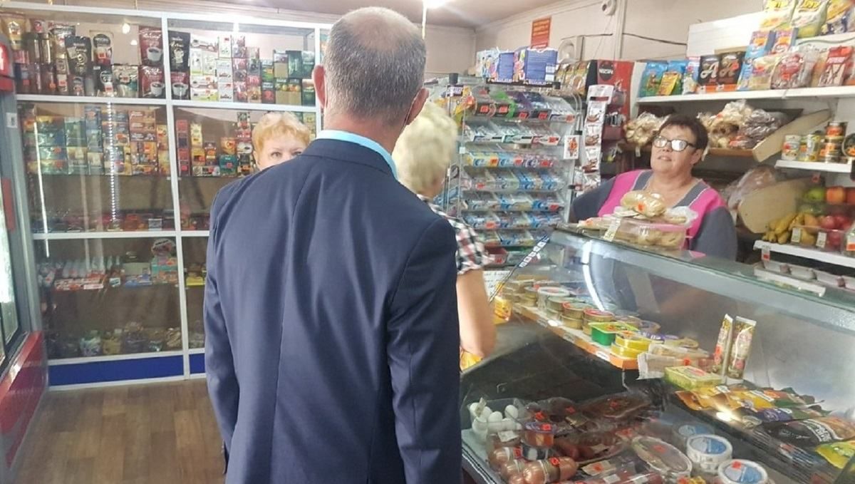 У Росії продавчиня розповіла заступнику міністра, що "ніякого коронавірусу не існує" У Росії продавчиня розповіла заступнику міністра, що "ніякого коронавірусу не існує"