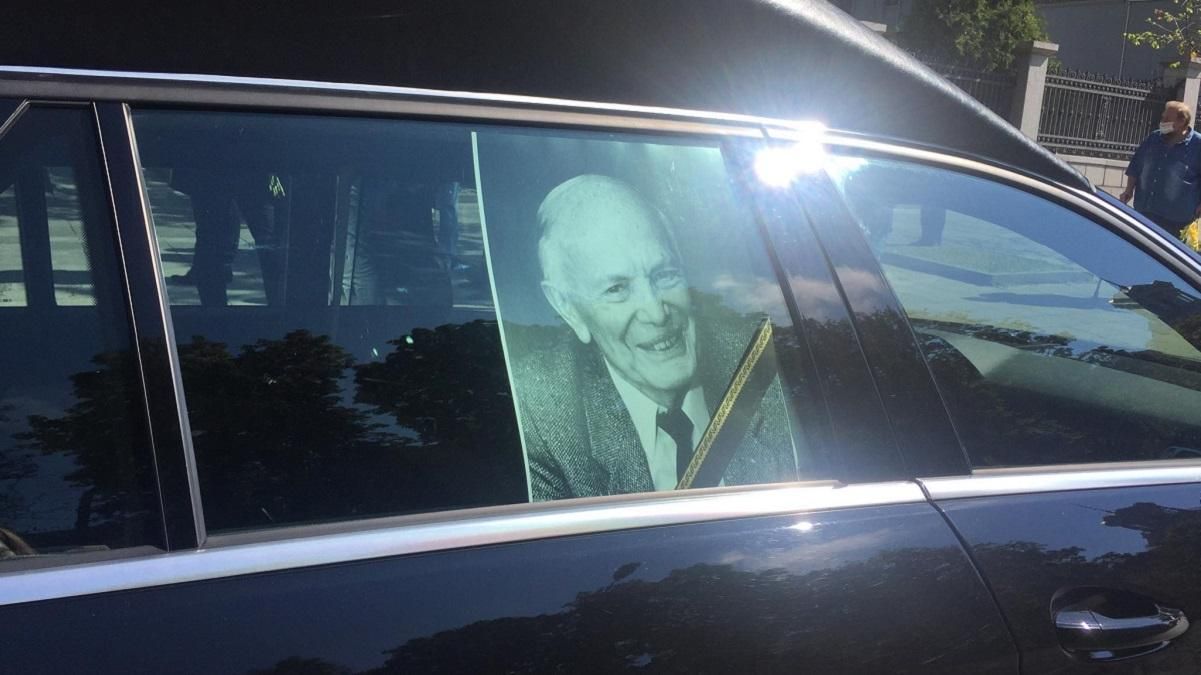 Похорони Патона 22 серпня 2020: відео та фото прощання та з кладовища Похорони Патона 22 серпня 2020: відео та фото прощання та з кладовища