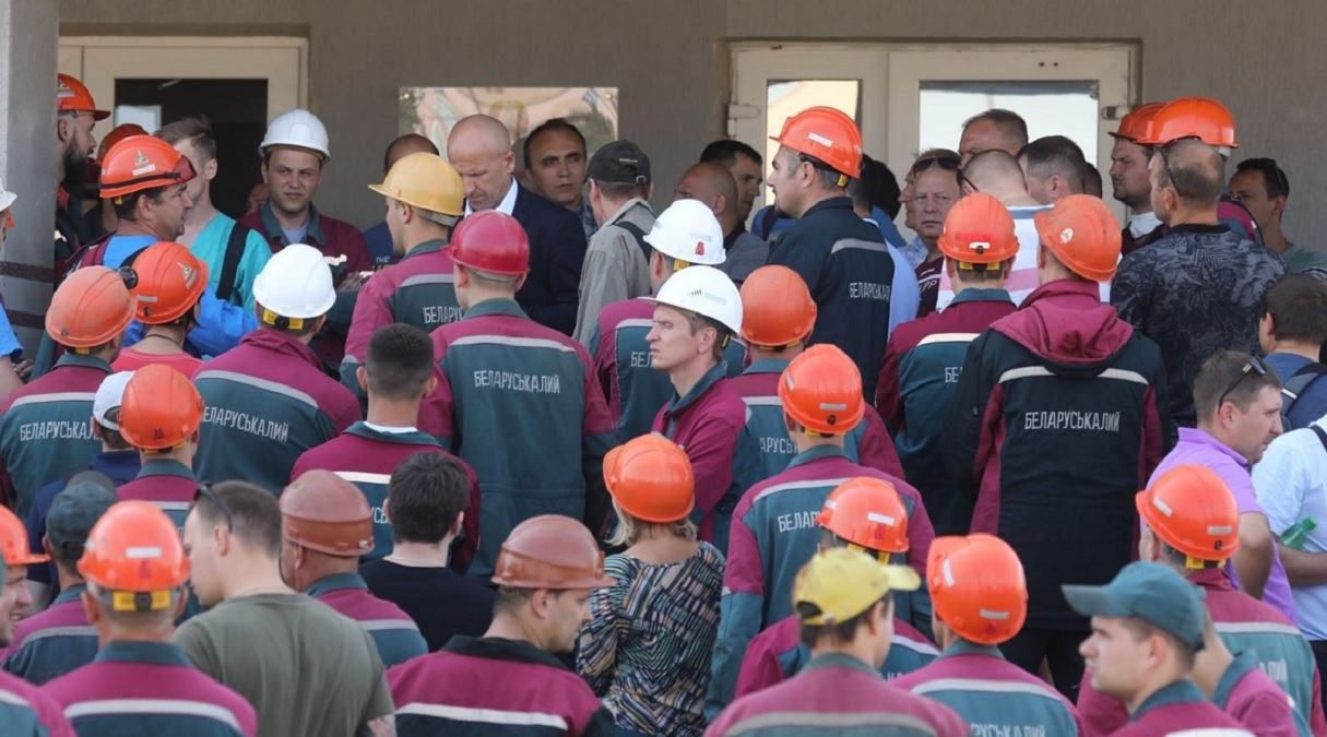 Один з організаторів страйку на "Білоруськалії" втік в Україну від КДБ, – ЗМІ Один з організаторів страйку на "Білоруськалії" втік в Україну від КДБ, – ЗМІ