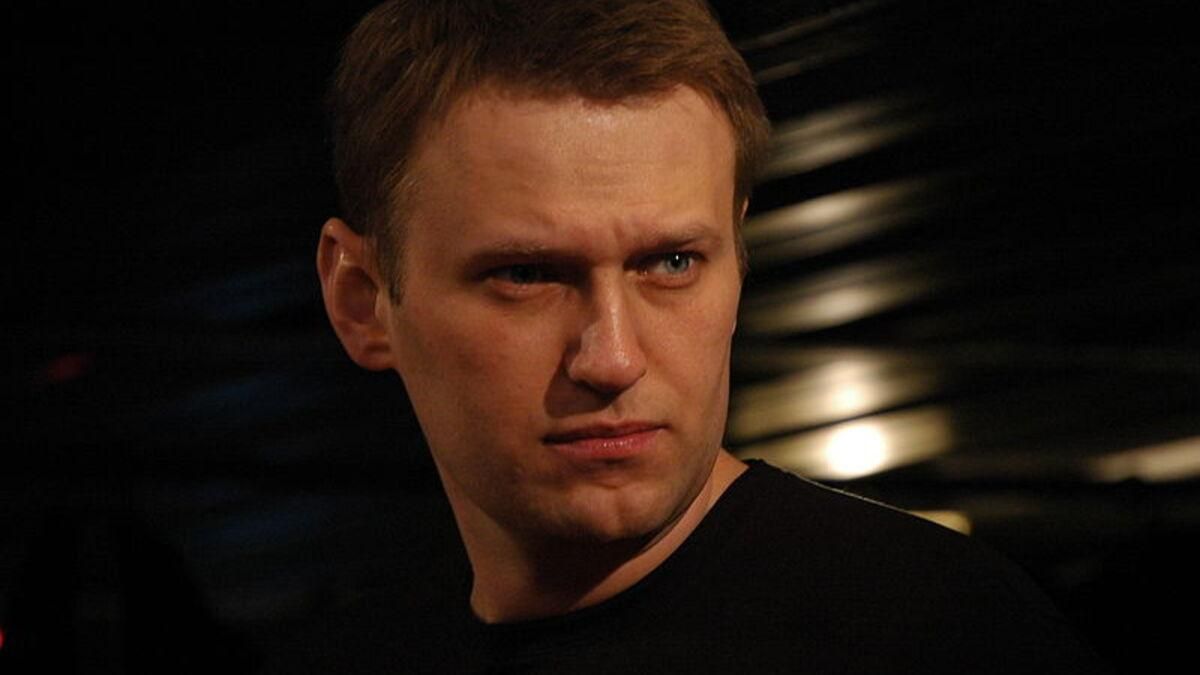 Врачи пытаются скрыть доказательства отравления Навального – российский журналист