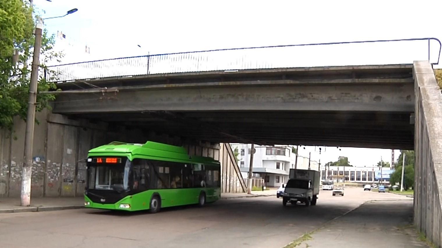 Мост, соединяющий Житомир с Киевом, трещит по швам: шокирующие кадры Мост, соединяющий Житомир с Киевом, трещит по швам: шокирующие кадры