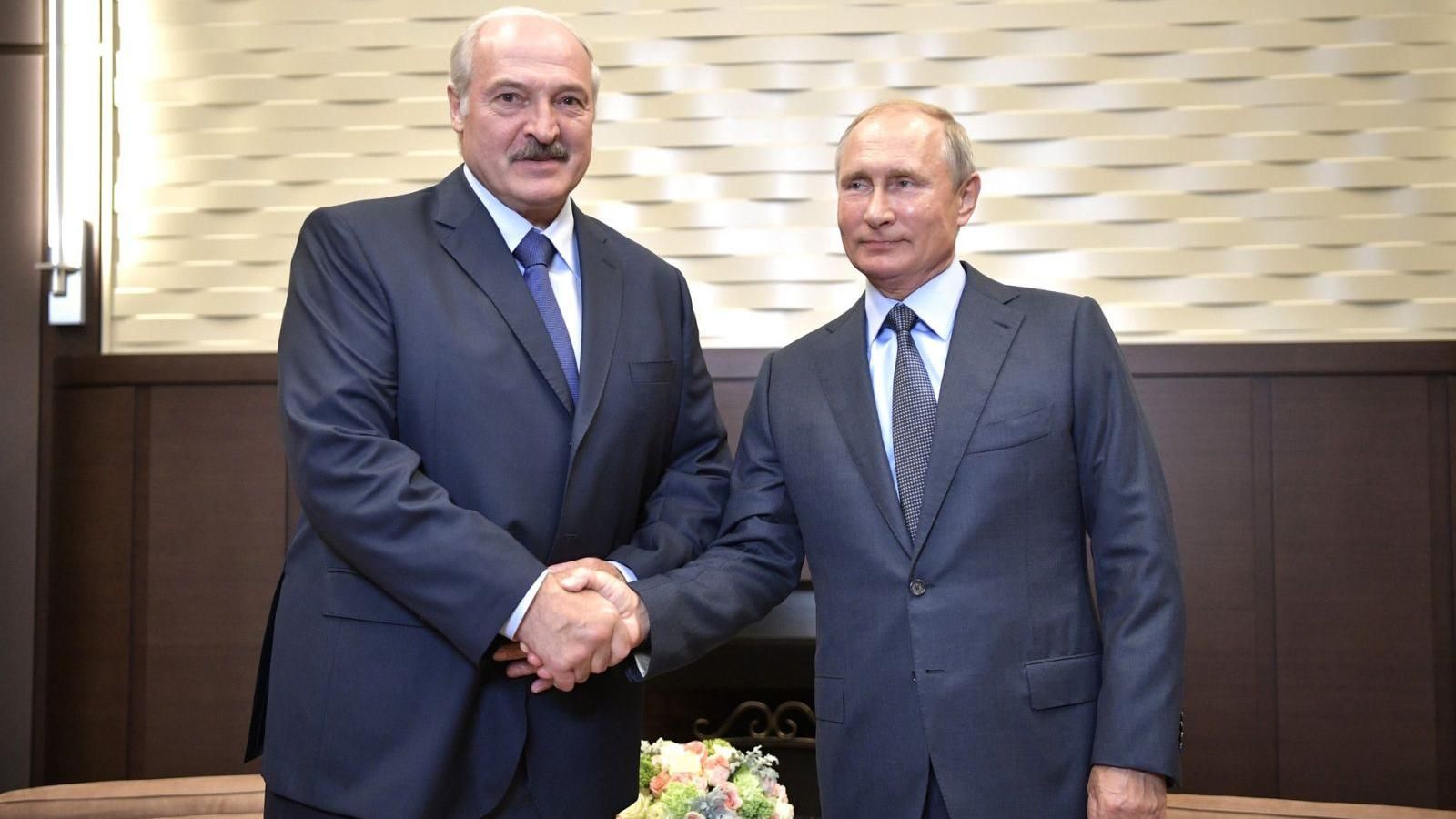 Росія – готова допомогти Лукашенку врегулювати ситуацію: Пєсков назвав умову