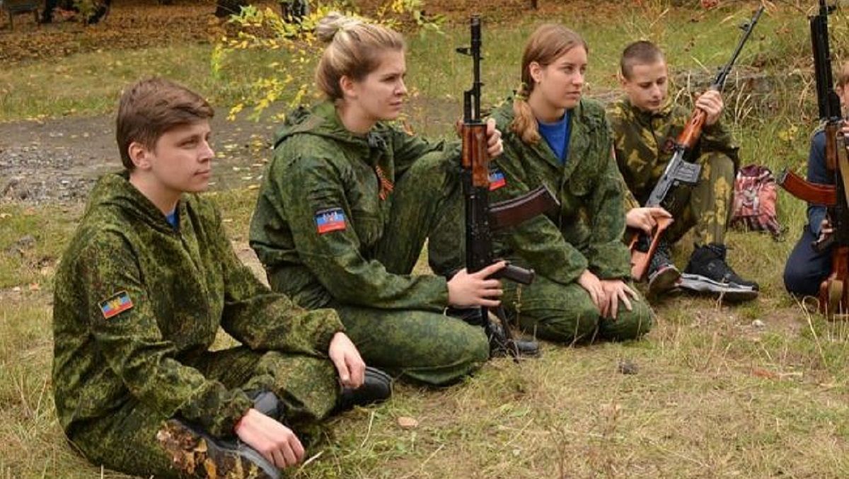 Россияне учат детей Луганщины воевать еще с 5-летнего возраста: фото