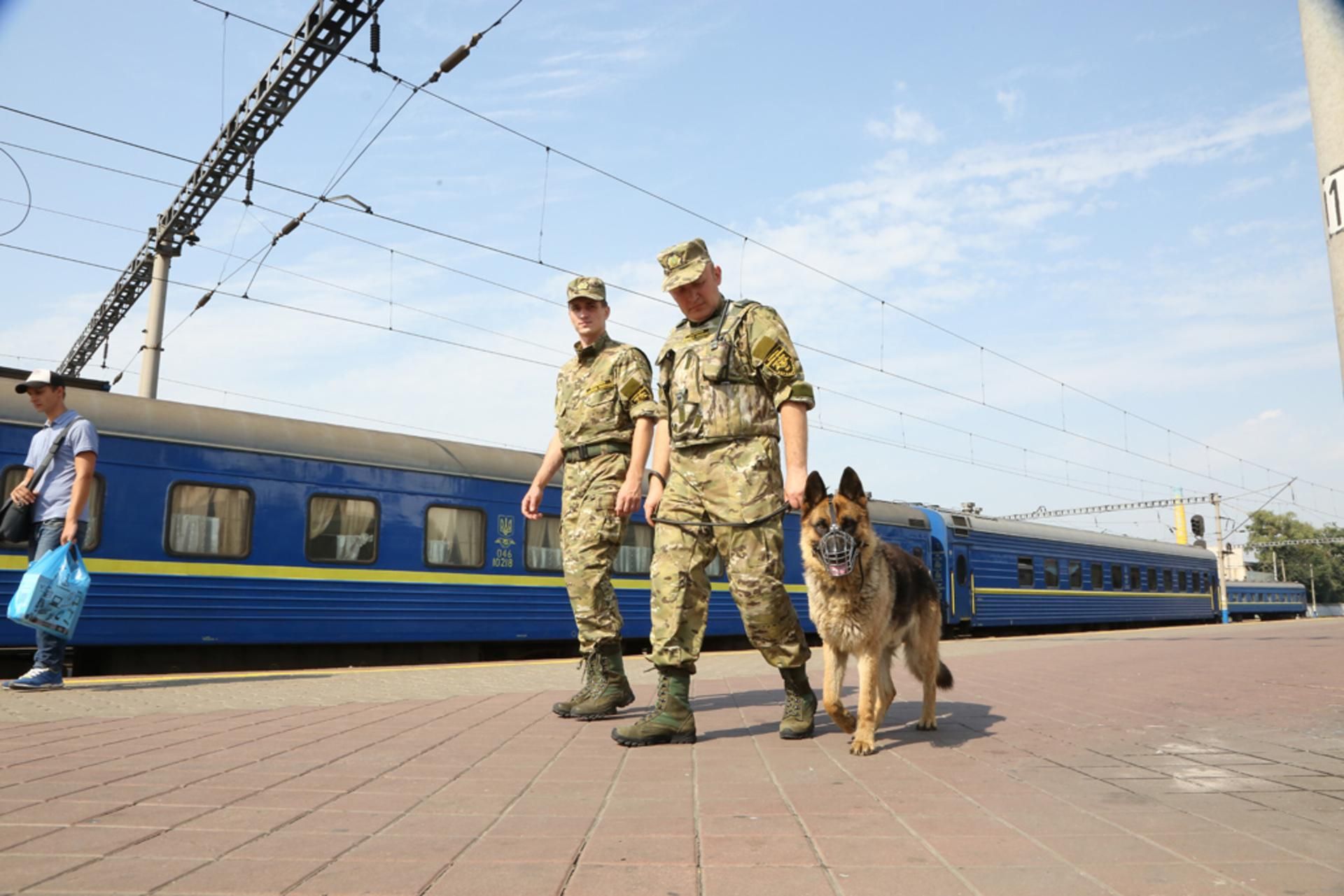 У потягах Укрзалізниці таки з'явиться воєнізована охорона