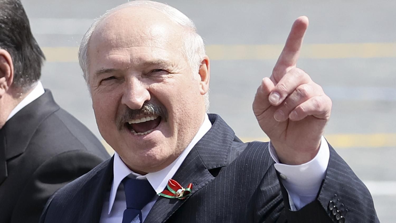 Саня залишається з нами: білоруське радіо пару годин крутило пісню на підтримку Лукашенка