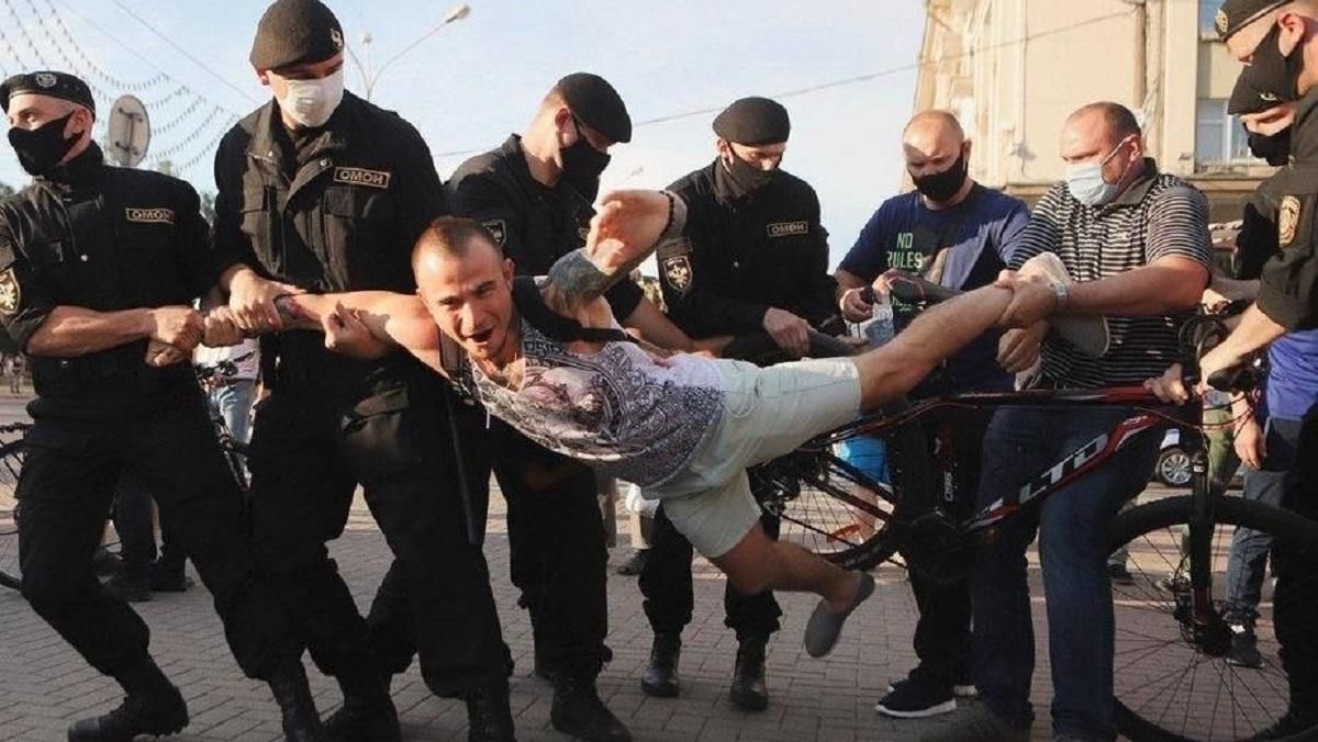 Уехали на заработки: в Беларуси силовики объяснили, куда исчезают протестующие Уехали на заработки: в Беларуси силовики объяснили, куда исчезают протестующие