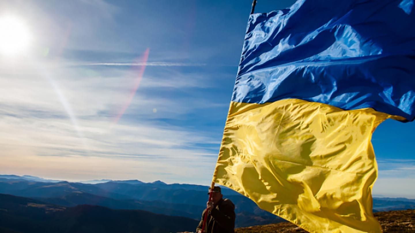 Легендарные кадры с украинским флагом: впечатляющие фото