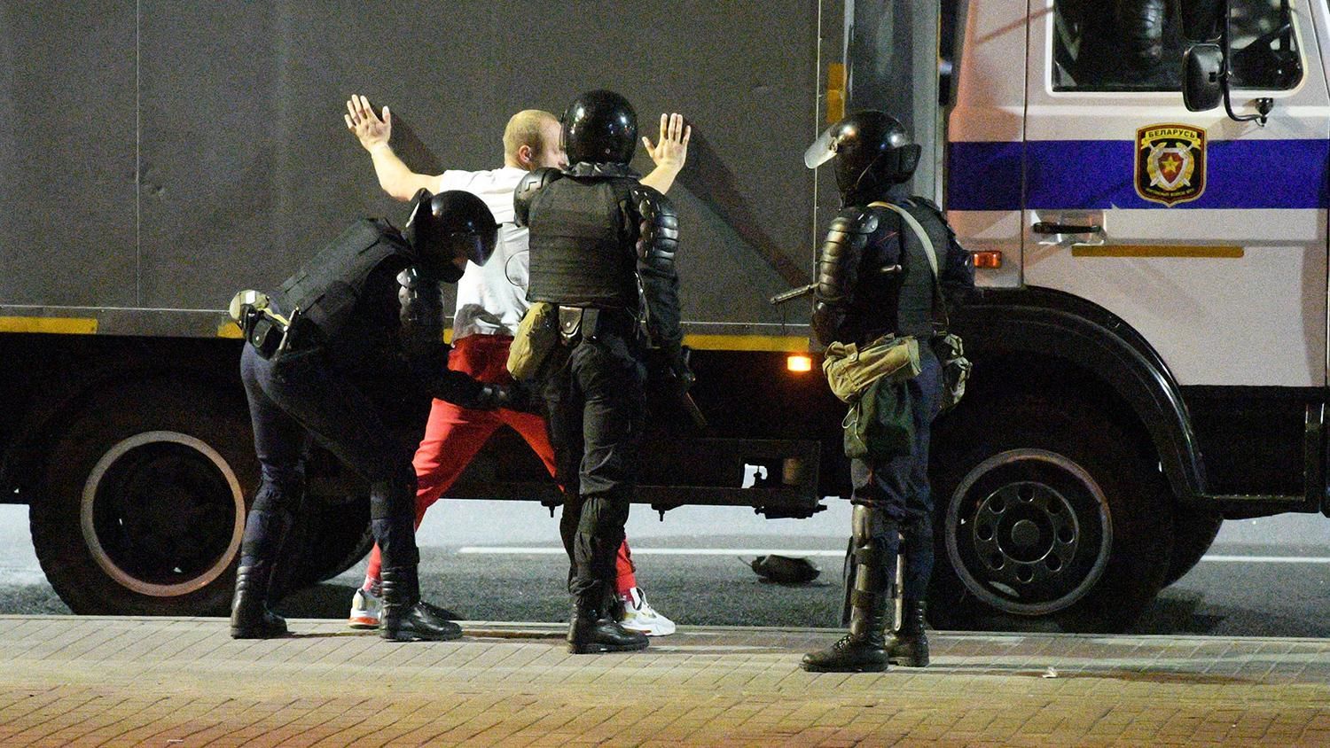 У Мінську затримали координатора протестів: чоловік збирав масовку за гроші У Мінську затримали координатора протестів: чоловік збирав масовку за гроші