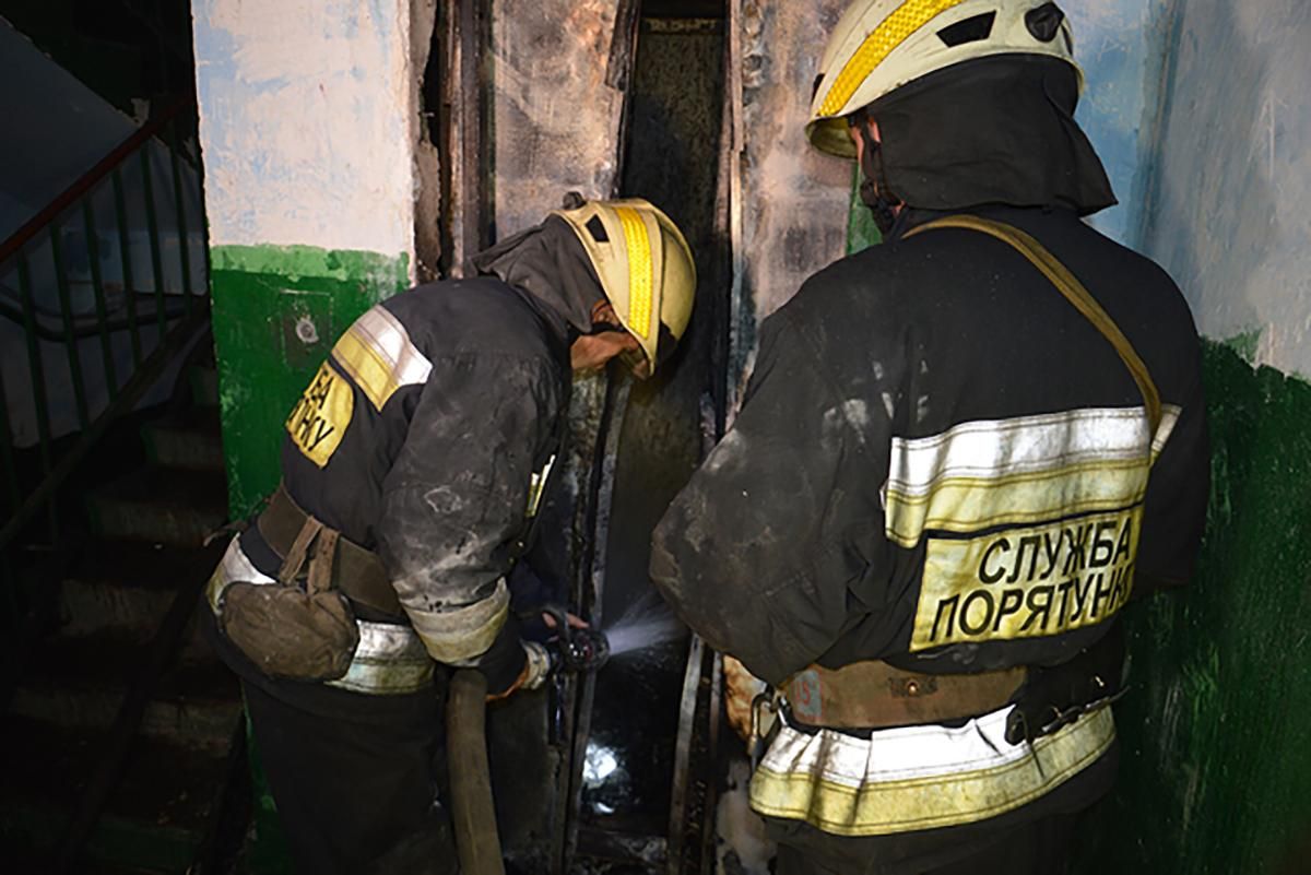 Пожар в многоэтажке в Днепре: спасатели эвакуировали более 20 человек – видео, фото