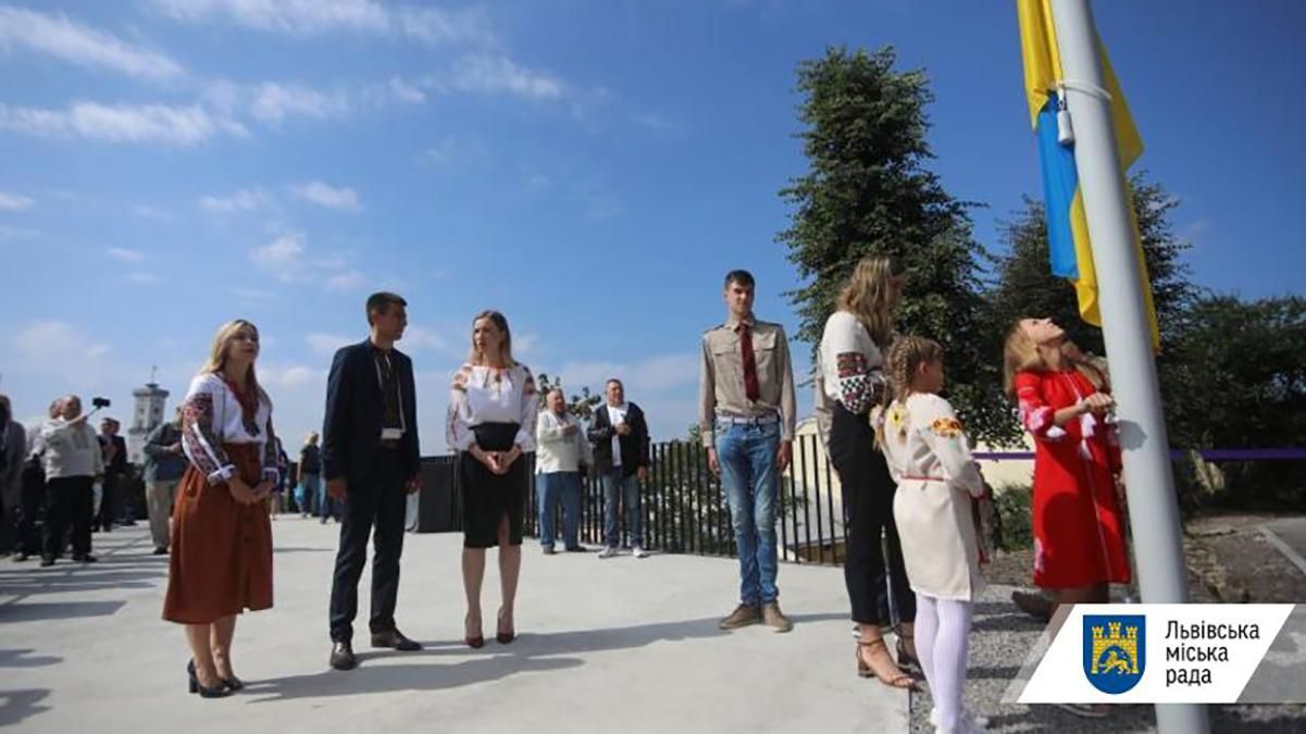 У Львові по-особливому відзначили День Державного прапора та вшанували Героїв: відео У Львові по-особливому відзначили День Державного прапора та вшанували Героїв: відео