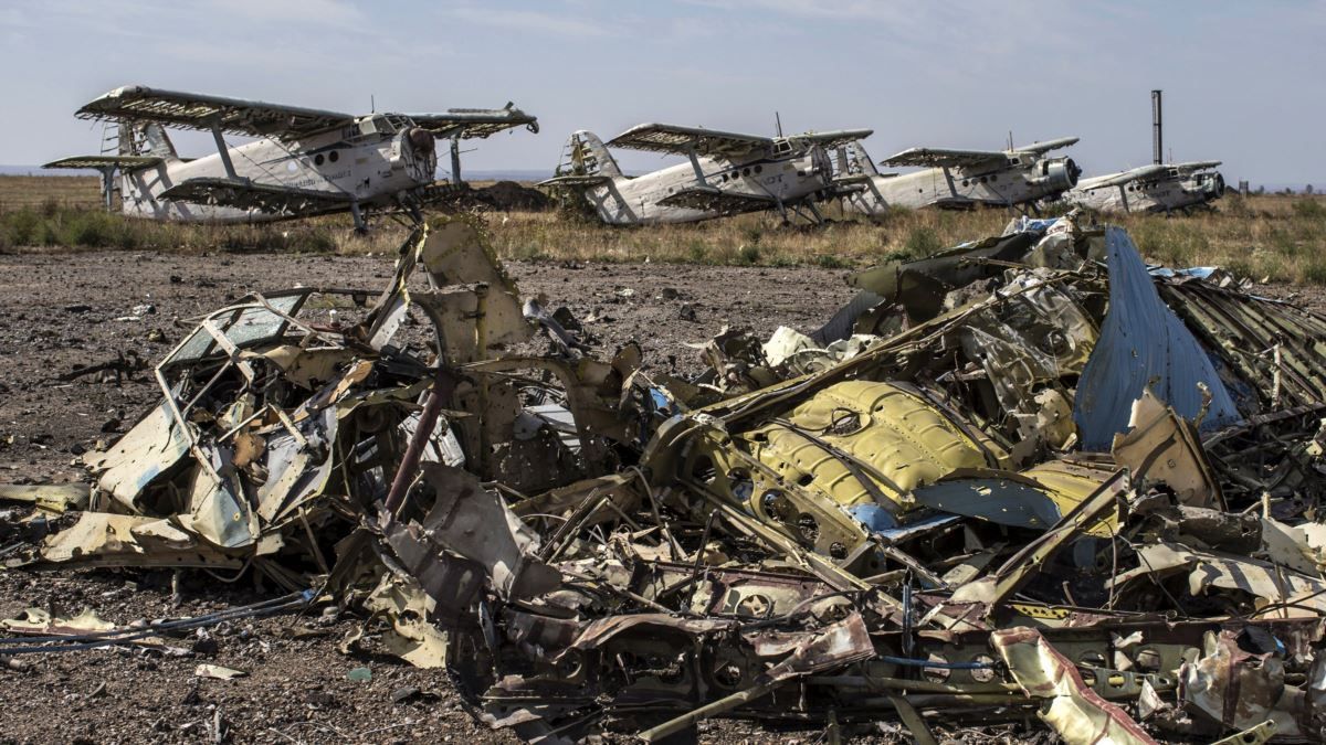 "Ми жартували навіть в окопах": як українські бійці обороняли Луганський аеропорт "Ми жартували навіть в окопах": як українські бійці обороняли Луганський аеропорт