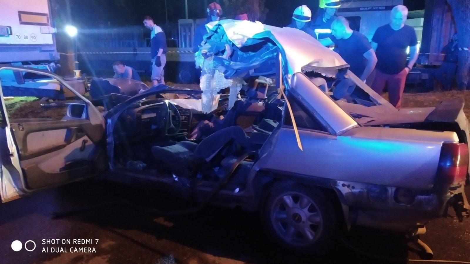 У Дніпрі легковик влетів у причіп: двоє людей загинули – фото, відео 18+ У Дніпрі легковик влетів у причіп: двоє людей загинули – фото, відео 18+