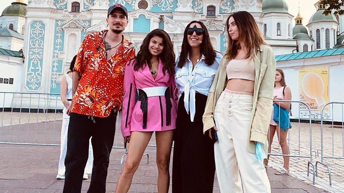 Монатік, Джамала, Руслана: найпопулярніші українські артисти об'єднались до Дня Незалежності Монатік, Джамала, Руслана: найпопулярніші українські артисти об'єднались до Дня Незалежності