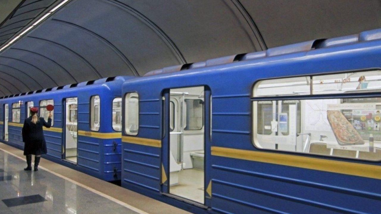 В Киеве якобы заминировали станцию метро "Крещатик": сообщение оказалось фейком