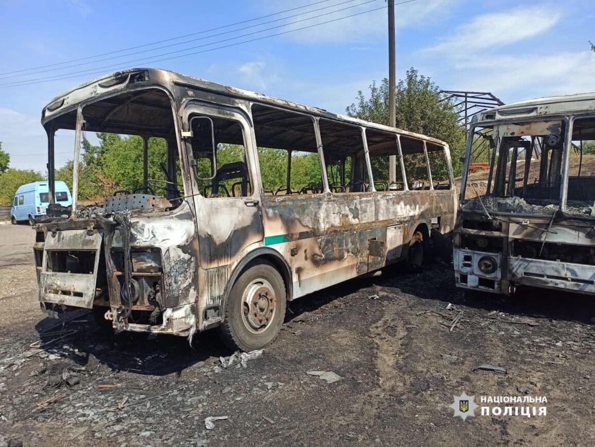 Автопарк автобусів згорів у Черкаській області 24.08.2020: фото, відео