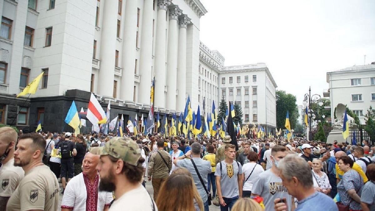 Ветерани полку "Азов" під Офісом Президента вимагали схвалити закон про колаборантів