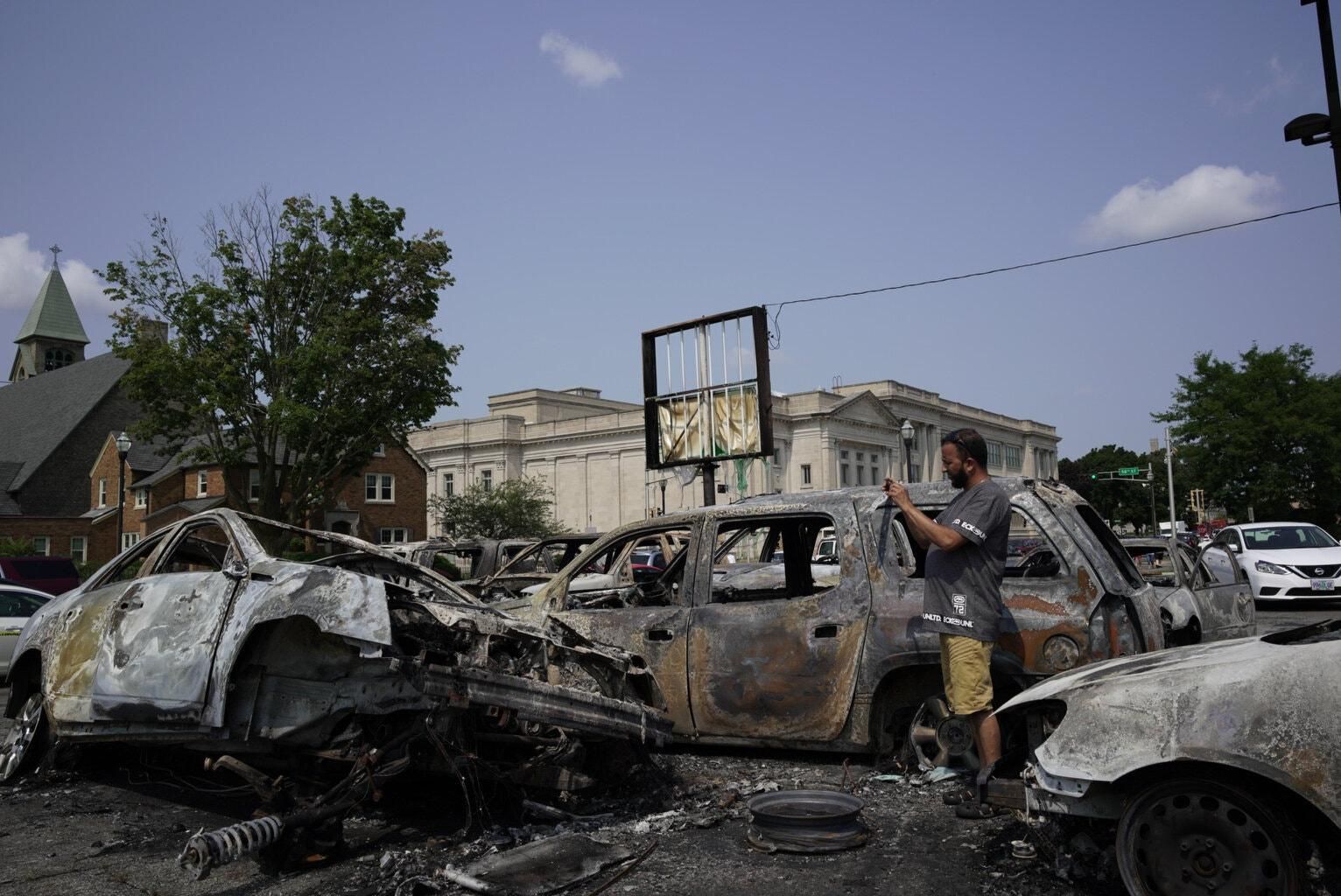 У США копи розстріляли в спину афроамериканця на очах у його дітей У США копи розстріляли в спину афроамериканця на очах у його дітей