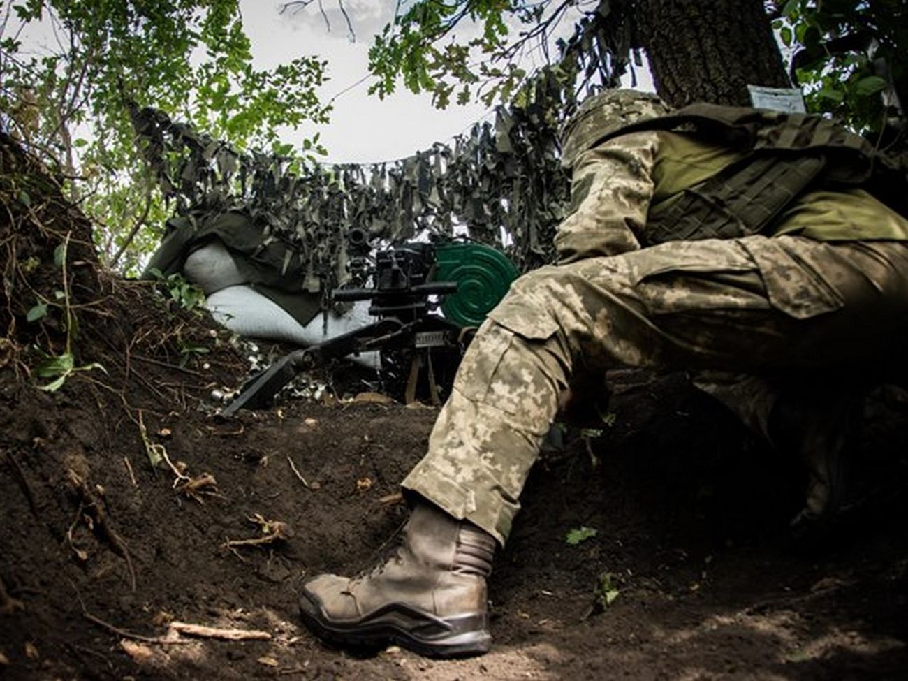 Перемир'я на Донбасі: бойовики з безпілотника скинули гранату на позиції ЗСУ