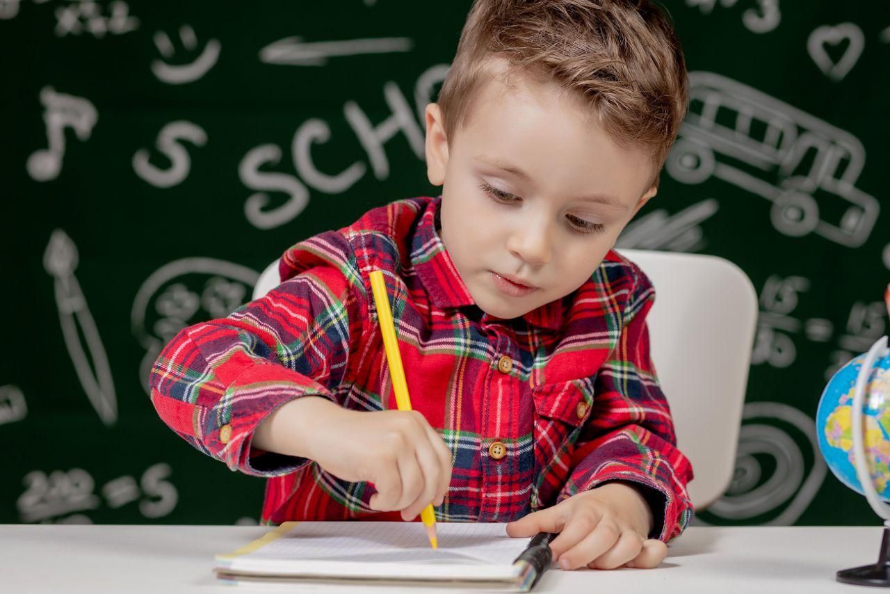 Як організувати робоче місце для школяра: важливі поради Як організувати робоче місце для школяра: важливі поради