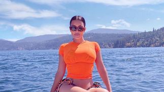 У яскравому бікіні: Кім Кардашян відправилась на сексуальну фотосесію в Мексику