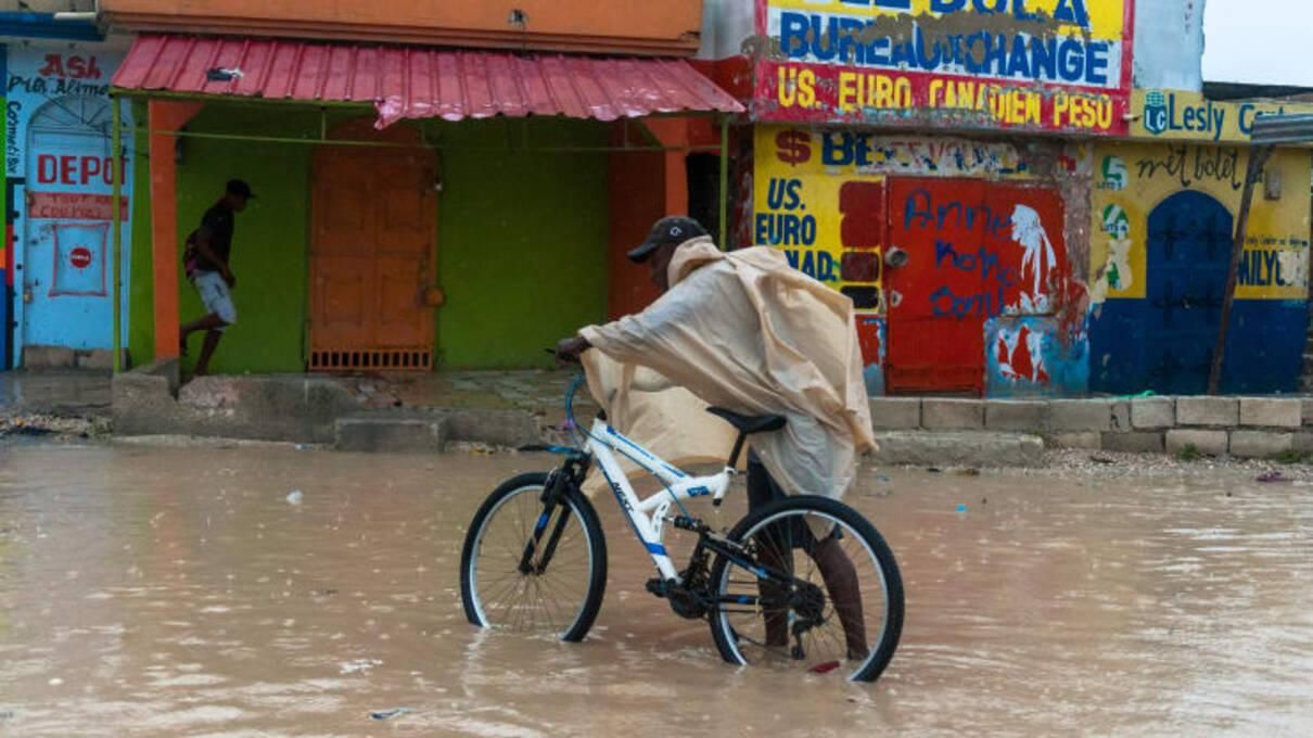 Ураган Лора в США: евакуація населення - фото, відео Ураган Лора в США: евакуація населення - фото, відео