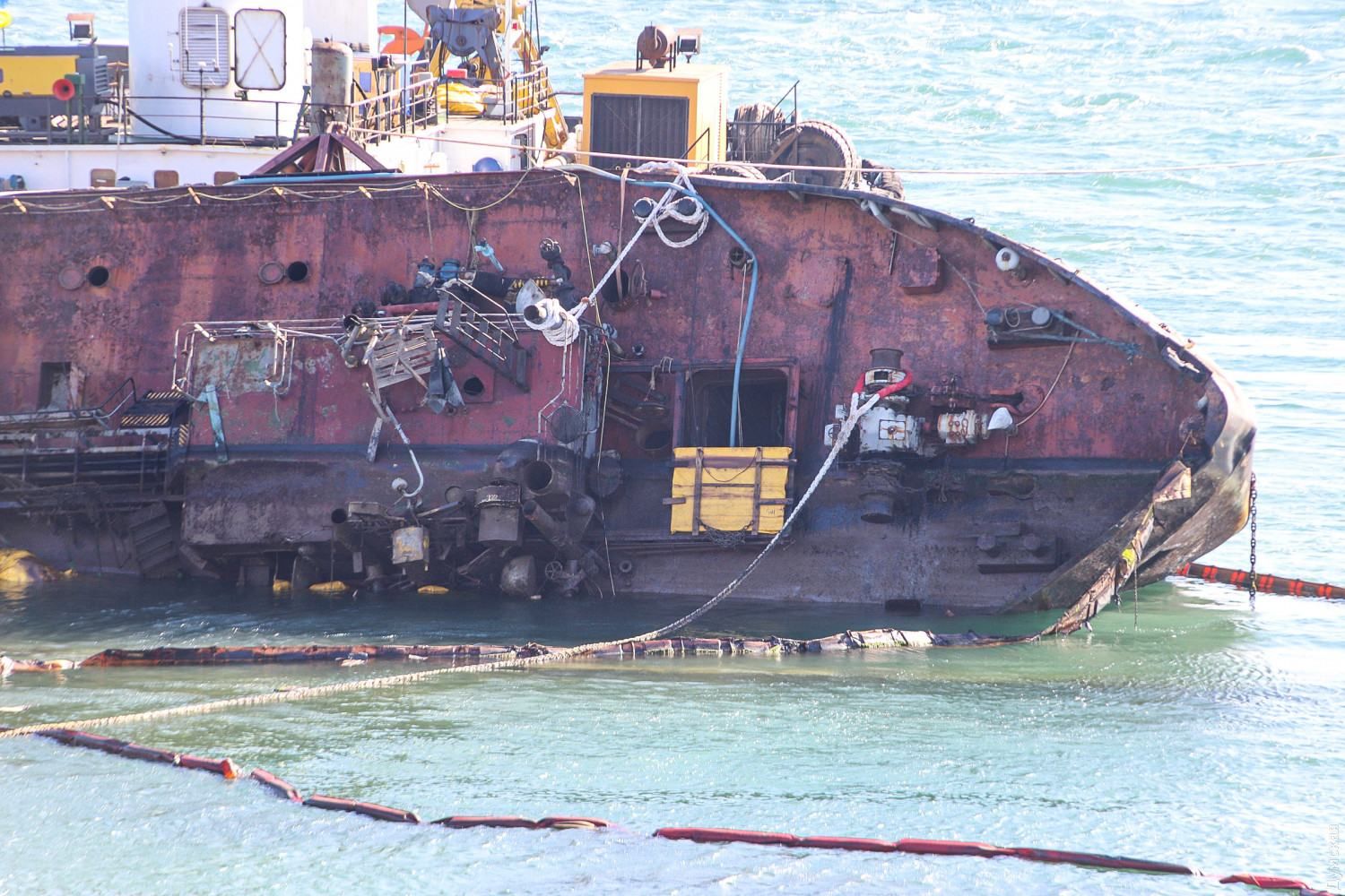 Аварія танкера Delfi в Одесі: спроба підняття 26.08.2020 - відео, фото