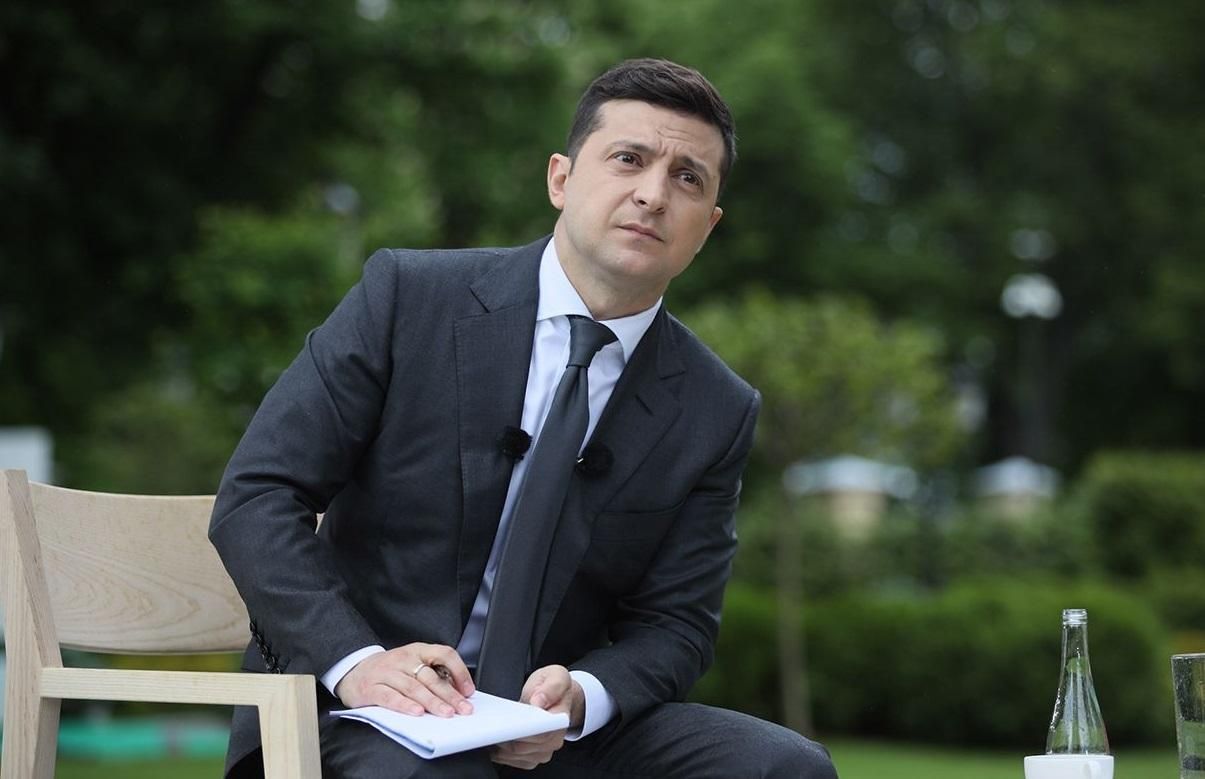 Зеленський відвідав перший матч відродженого "Кривбасу": чому поєдинок затримали на годину Зеленський відвідав перший матч відродженого "Кривбасу": чому поєдинок затримали на годину