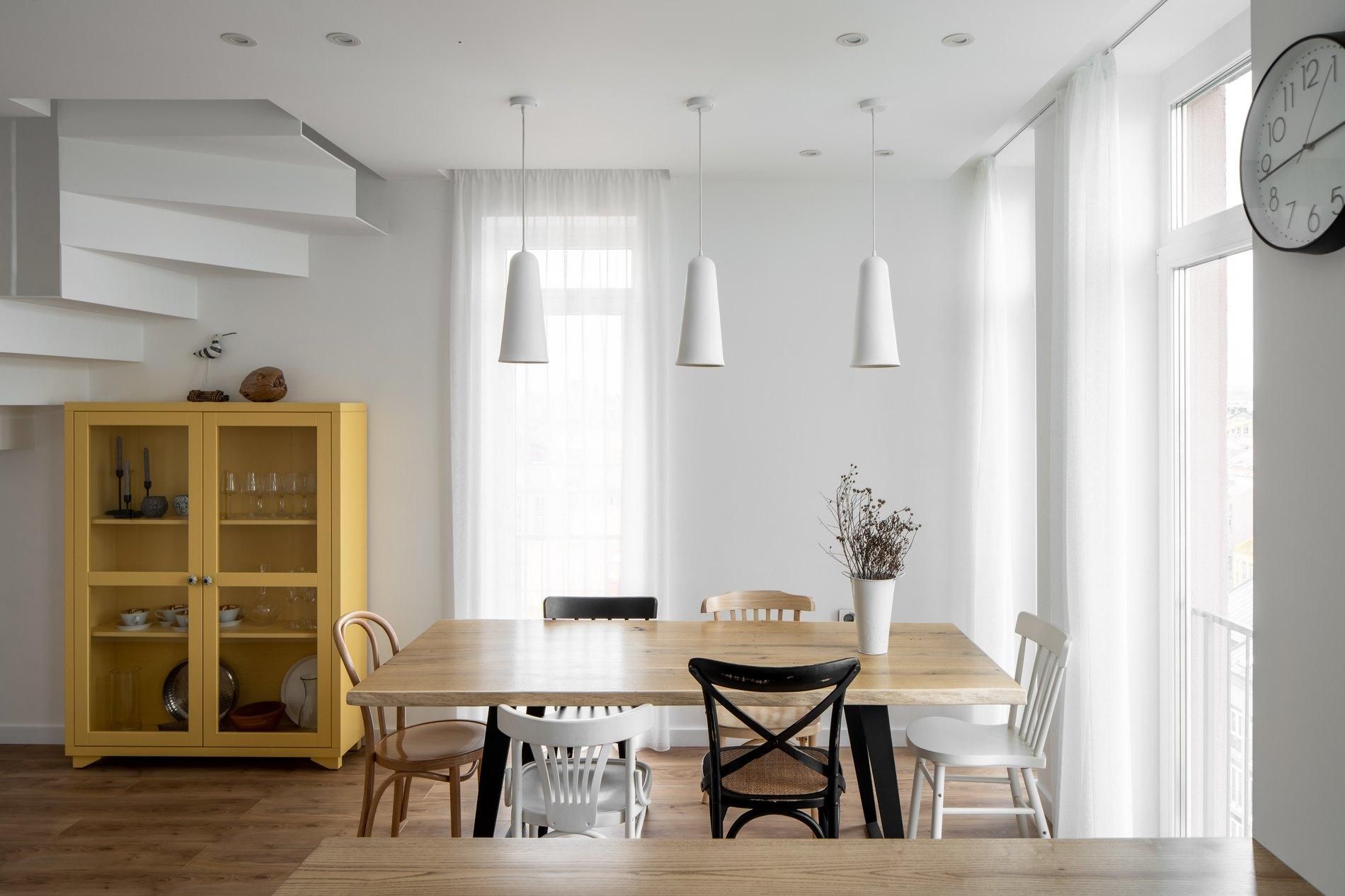 Акцент на желтом – в ЖК на левом берегу Киева появилась современная трехуровневая квартира: фото Акцент на желтом – в ЖК на левом берегу Киева появилась современная трехуровневая квартира: фото