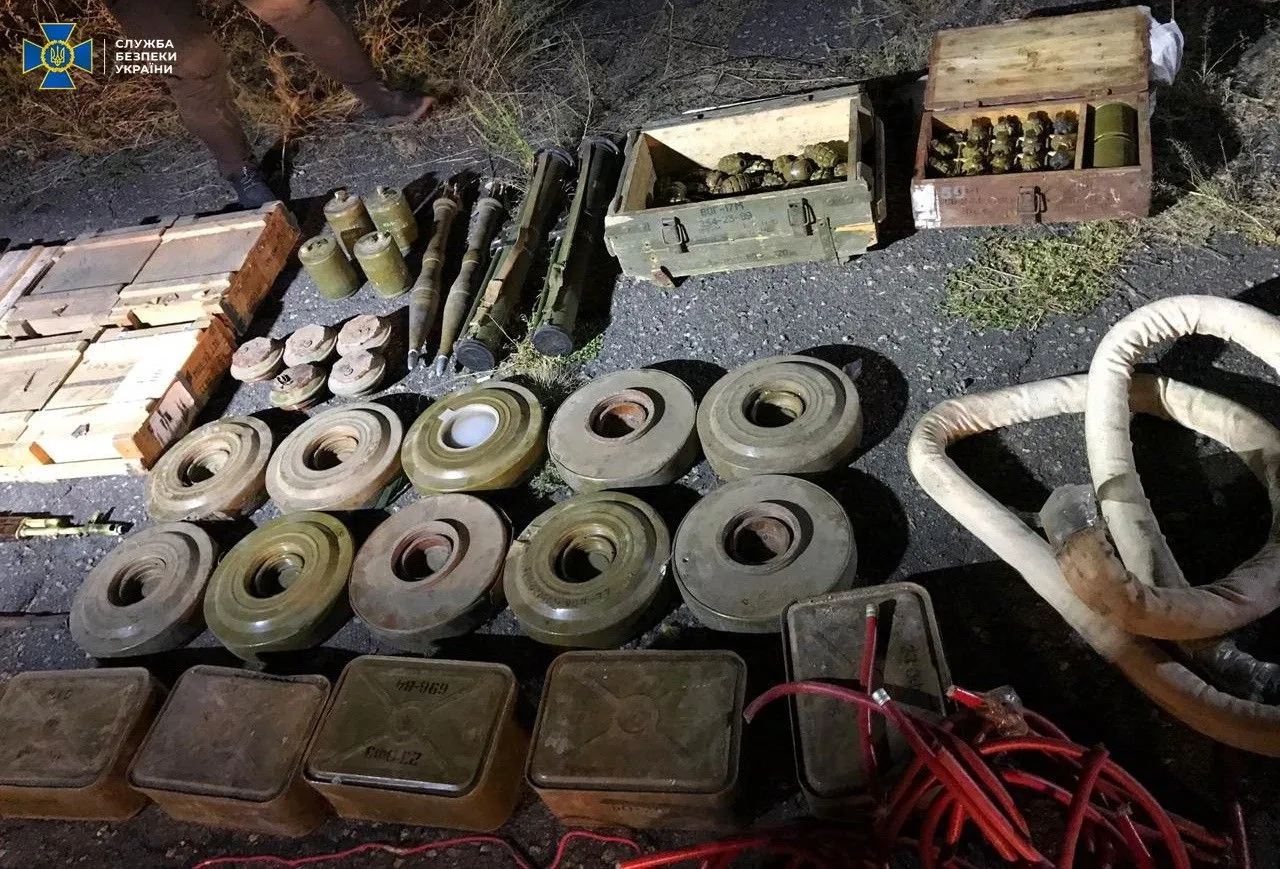 СБУ виявила зброю на покинутій фермі СБУ виявила зброю на покинутій фермі