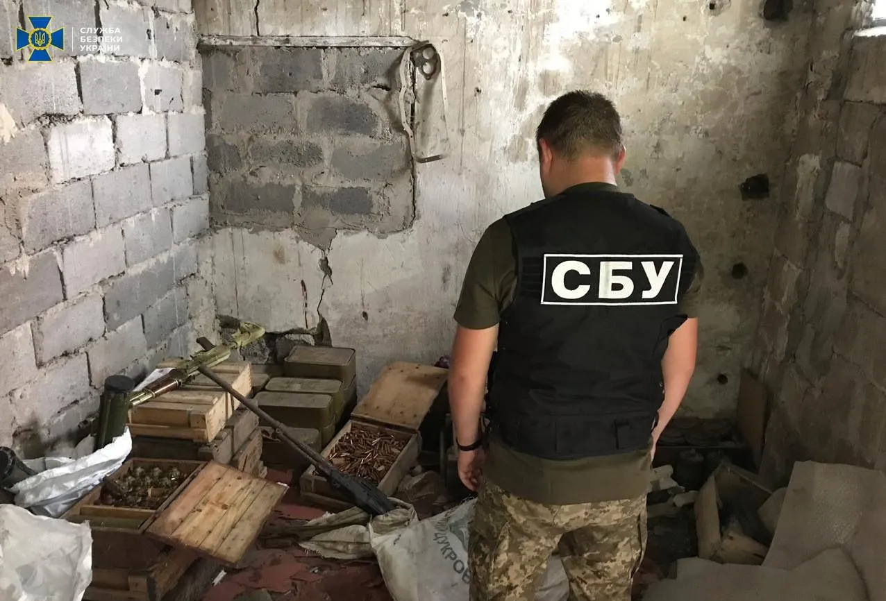 СБУ виявила зброю на покинутій фермі СБУ виявила зброю на покинутій фермі