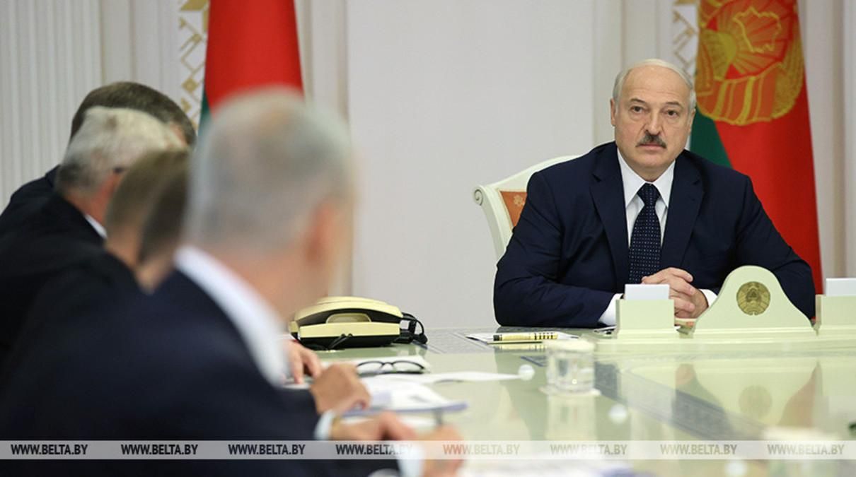 Лукашенко лякає студентів-мітингувальників армією