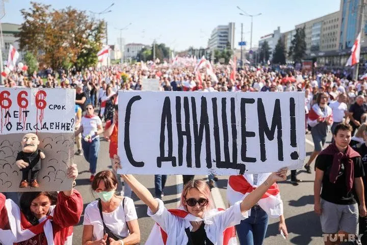 Білоруси вітають Лукашенка з Днем народження / Фото TUT.BY