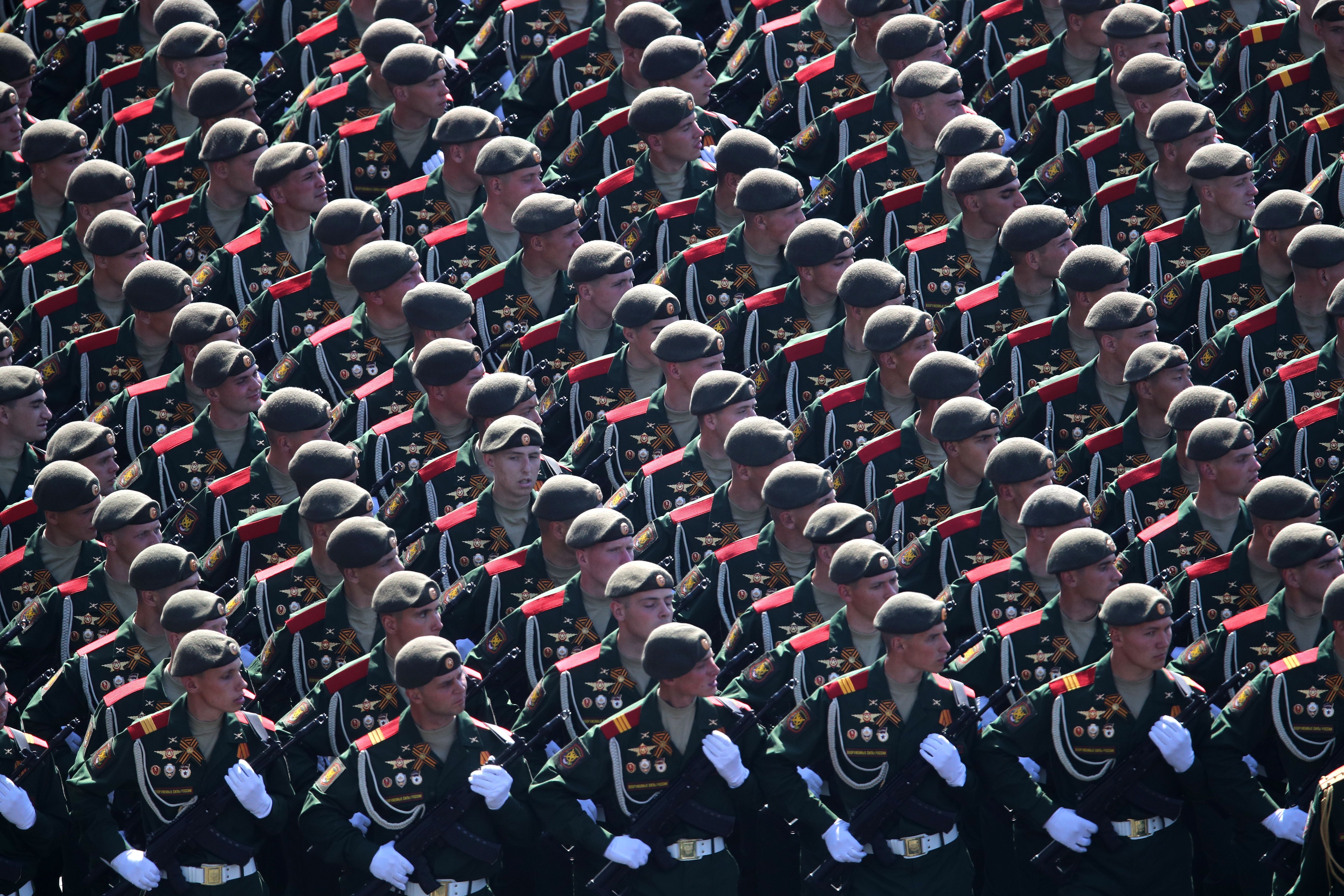 У Кремлі розповіли про резерв російських армійців для Лукашенка