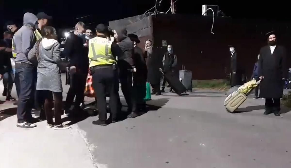 Штовханина місцевих з хасидами: мер Умані прокоментував конфлікт Штовханина місцевих з хасидами: мер Умані прокоментував конфлікт