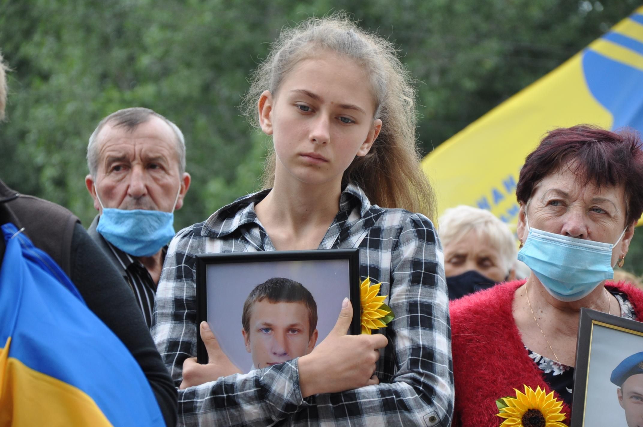 Час не лікує: рідні загиблих воїнів пікетували під посольством Росії та ОП – зворушливі фото