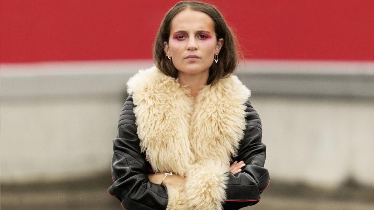 Алисия Викандер снялась в модной осенней фотосессии и рассказала об отношениях с мужем