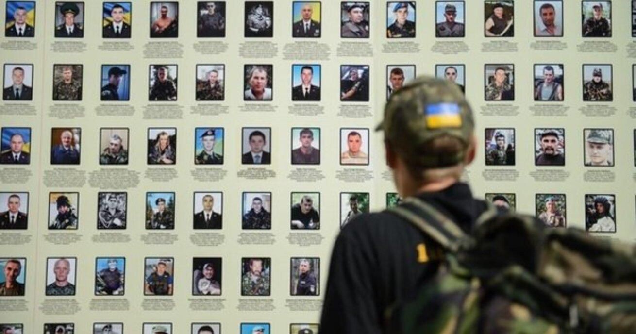 Оказания почестей павшим героям: политики о Дне памяти защитников Украины Оказания почестей павшим героям: политики о Дне памяти защитников Украины