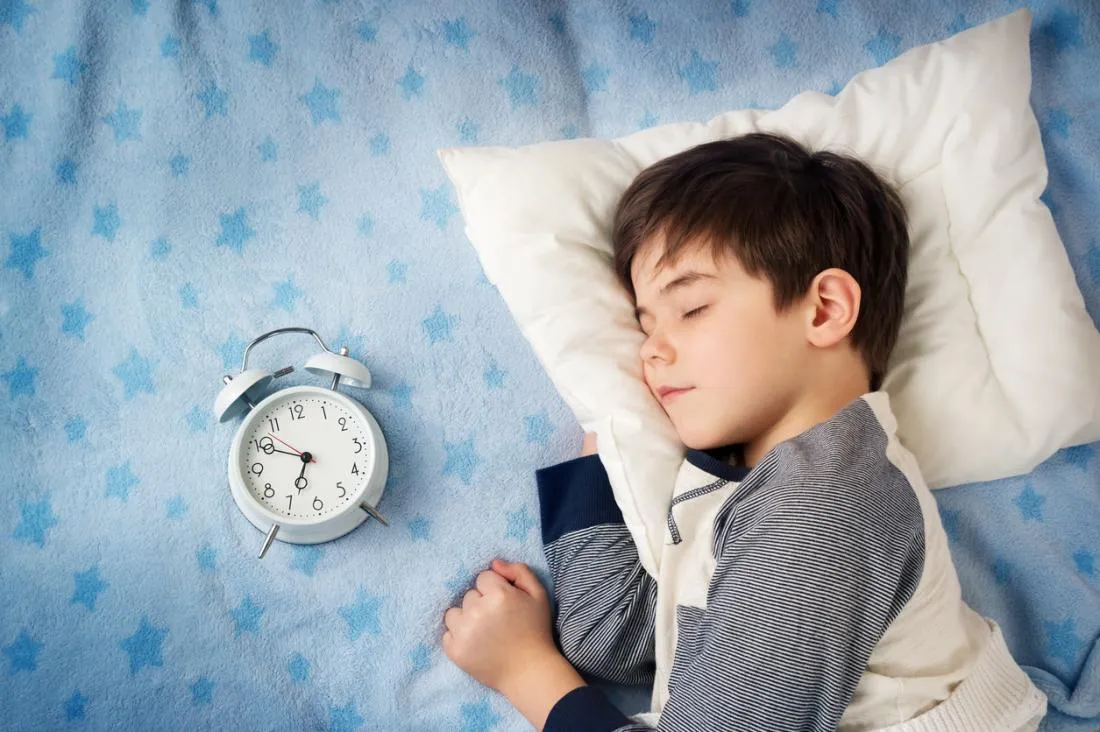 Перед школою привчіть дитину швидше лягати і прокидатись 
