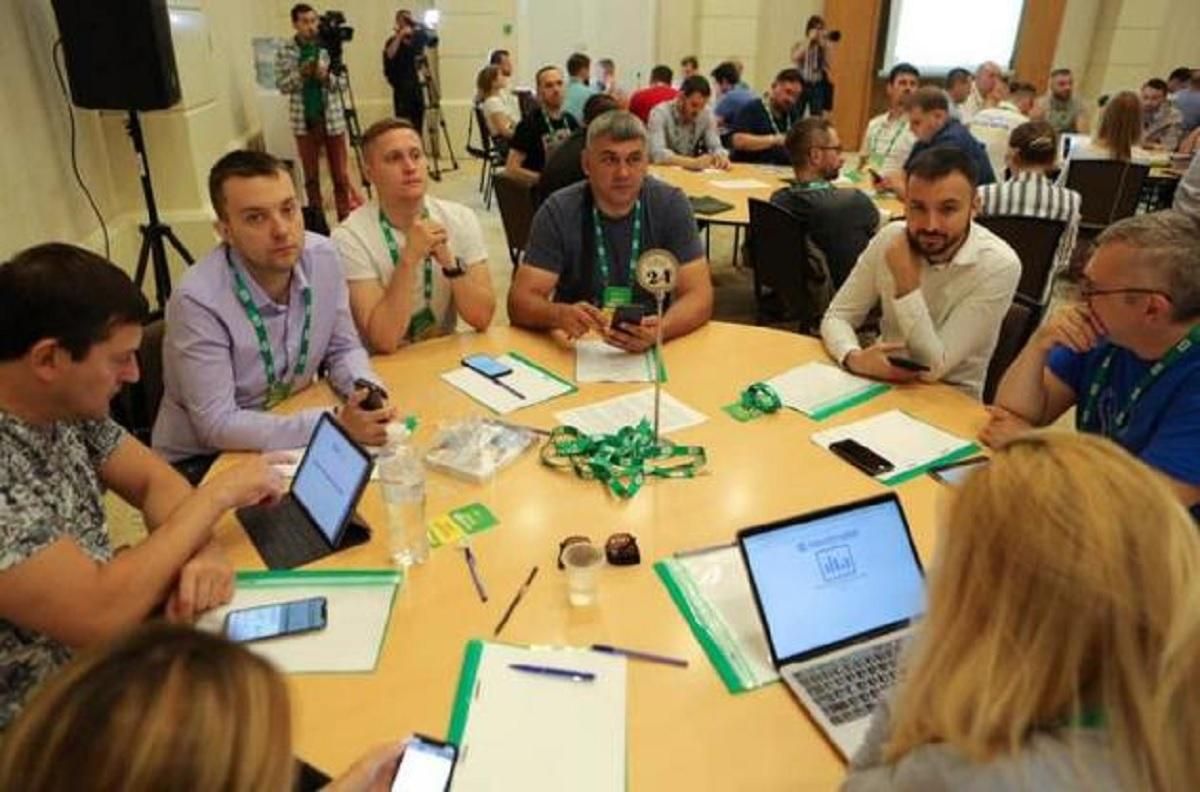 Вместо Трускавца: Слуга народа будет проводить тренинги в Киеве, – Корниенко Вместо Трускавца: Слуга народа будет проводить тренинги в Киеве, – Корниенко