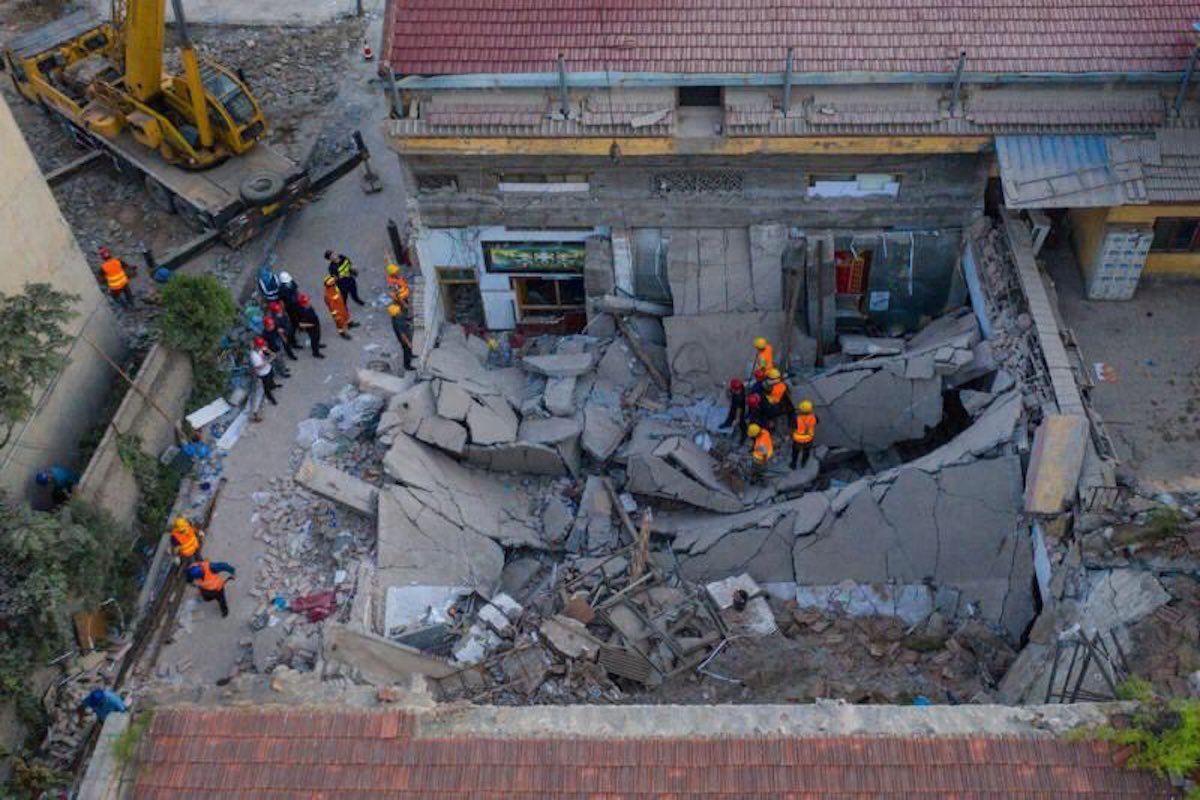 В Китае: рухнул ресторан с туристами, много людей погибло: фото