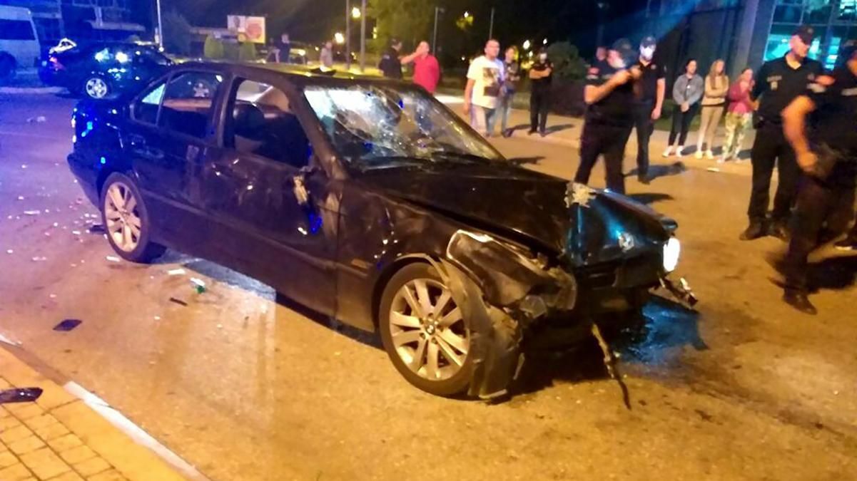 Легковик протаранив натовп у Чорногорії: люди святкували перемогу опозиції на виборах Легковик протаранив натовп у Чорногорії: люди святкували перемогу опозиції на виборах