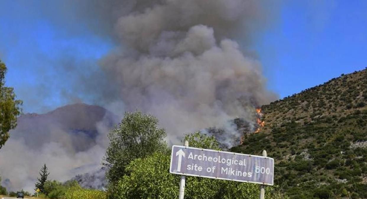 В Греции лесной пожар дошла до руин Микены: фото В Греции лесной пожар дошла до руин Микены: фото