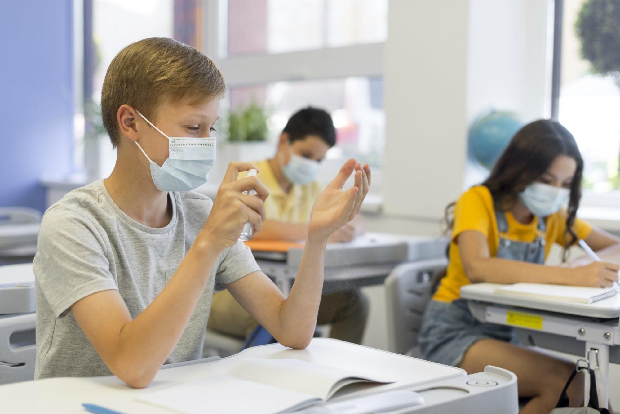 Чи тестуватимуть вчителів і учнів на COVID-19, якщо будуть хворі Чи тестуватимуть вчителів і учнів на COVID-19, якщо будуть хворі