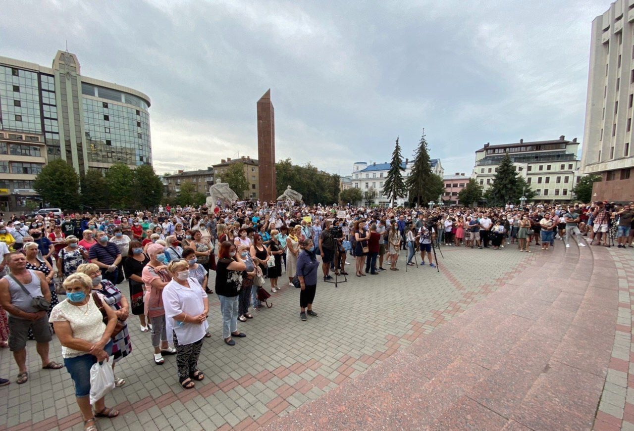 Жителі Івано-Франківська мітингують проти червоної зони: фото