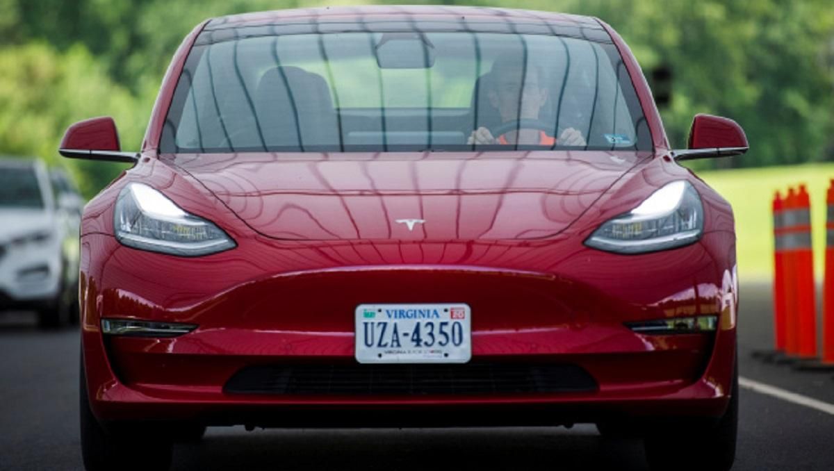 Tesla анонсировала новые функции для своих электрокаров