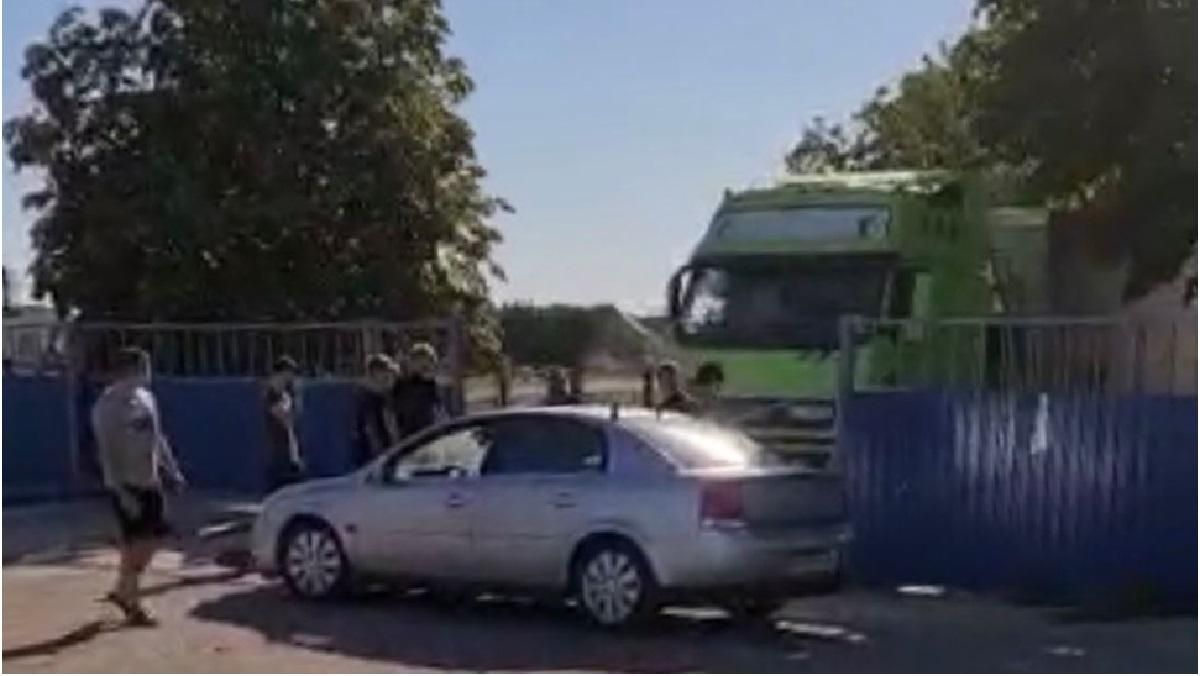 Ілля Кива може бути причетним до рейдерського захоплення агропідприємства в Каховському районі Ілля Кива може бути причетним до рейдерського захоплення агропідприємства в Каховському районі