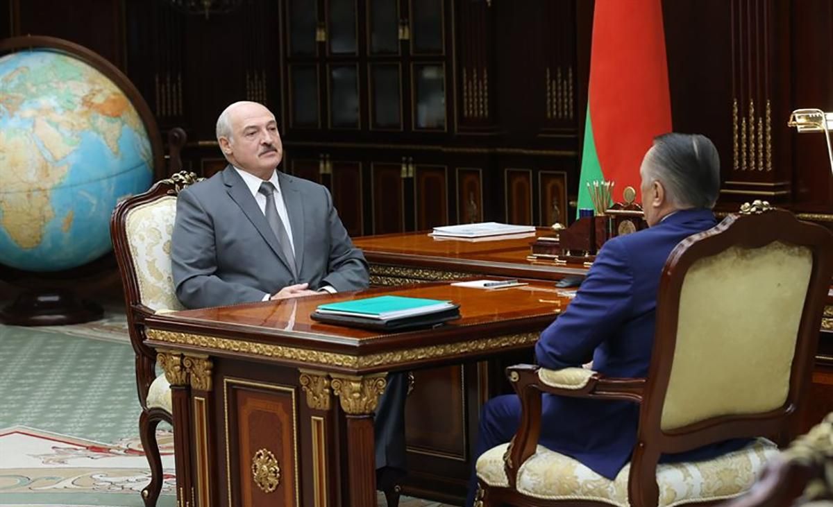 Лукашенко: В Беларуси "несколько авторитарная" система: видео